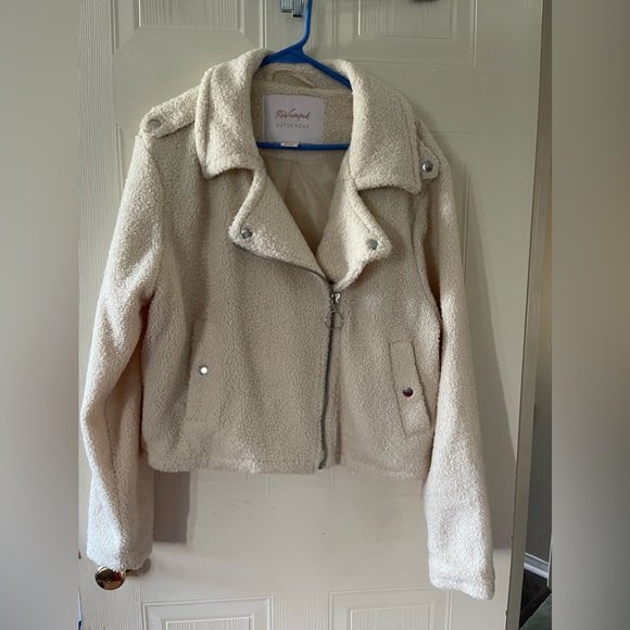 (2/10$) Women’s XL fuzzy cropped white jacket - Picture 1 of 6
